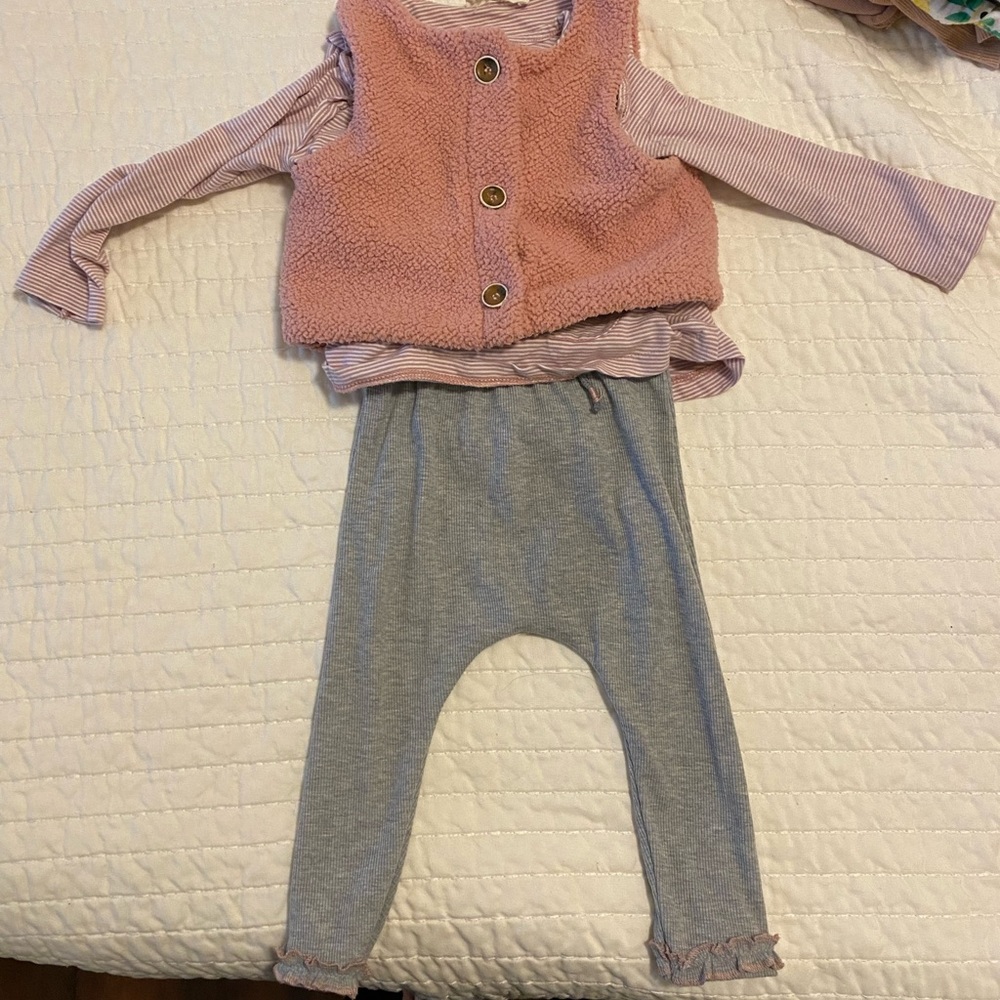 Jessica Simpson cute vest outfit